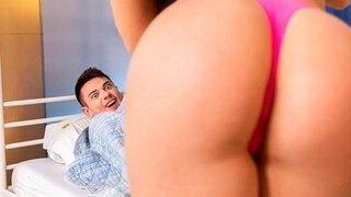 I saw the elastic ass of a roommate in a hostel and fucked her in a point