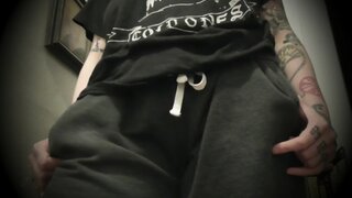 Farting in your Favorite Sweatpants_Elle Hell_1080p